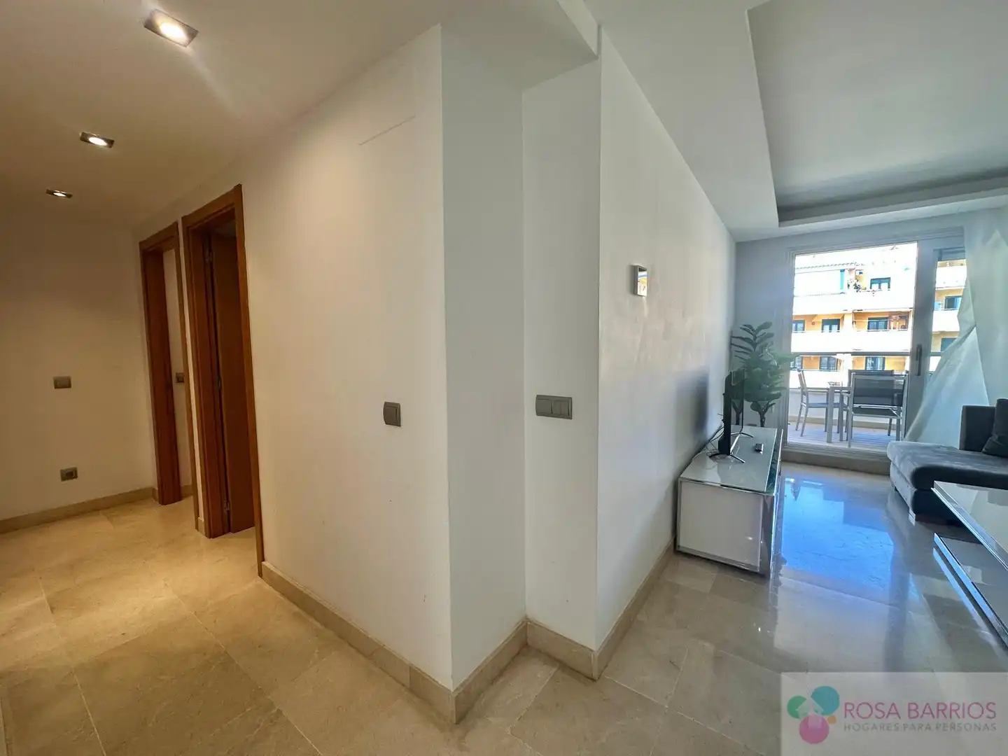 Dachboden zum Verkauf in Marbella mit Klimaanlage, Terrasse und Möbliert