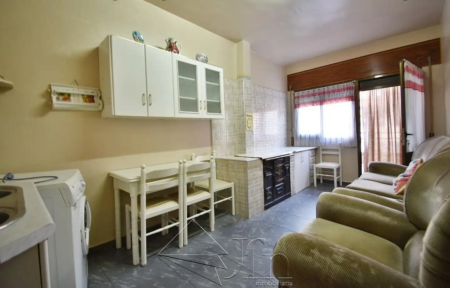 Schlafzimmer von Einfamilien-Reihenhaus zum Verkauf in Íscar mit Heizung und Balkon