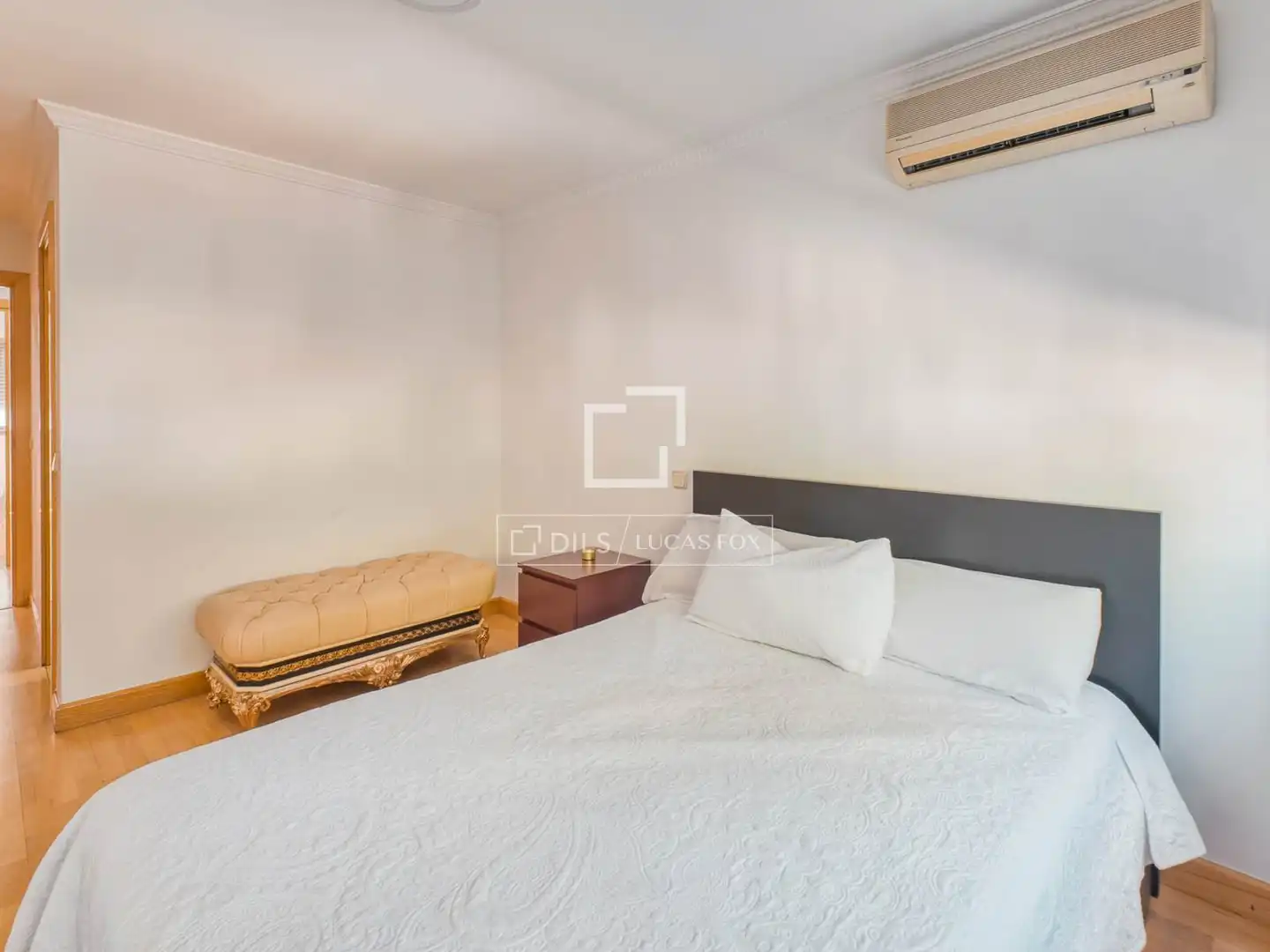 Dormitori de Casa o xalet en venda en Madrid amb Aire condicionat, Calefacció i Jardí privat