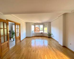 Living room of Single-family semi-detached for sale in Villaquilambre  with Heating, Private garden and Parquet flooring