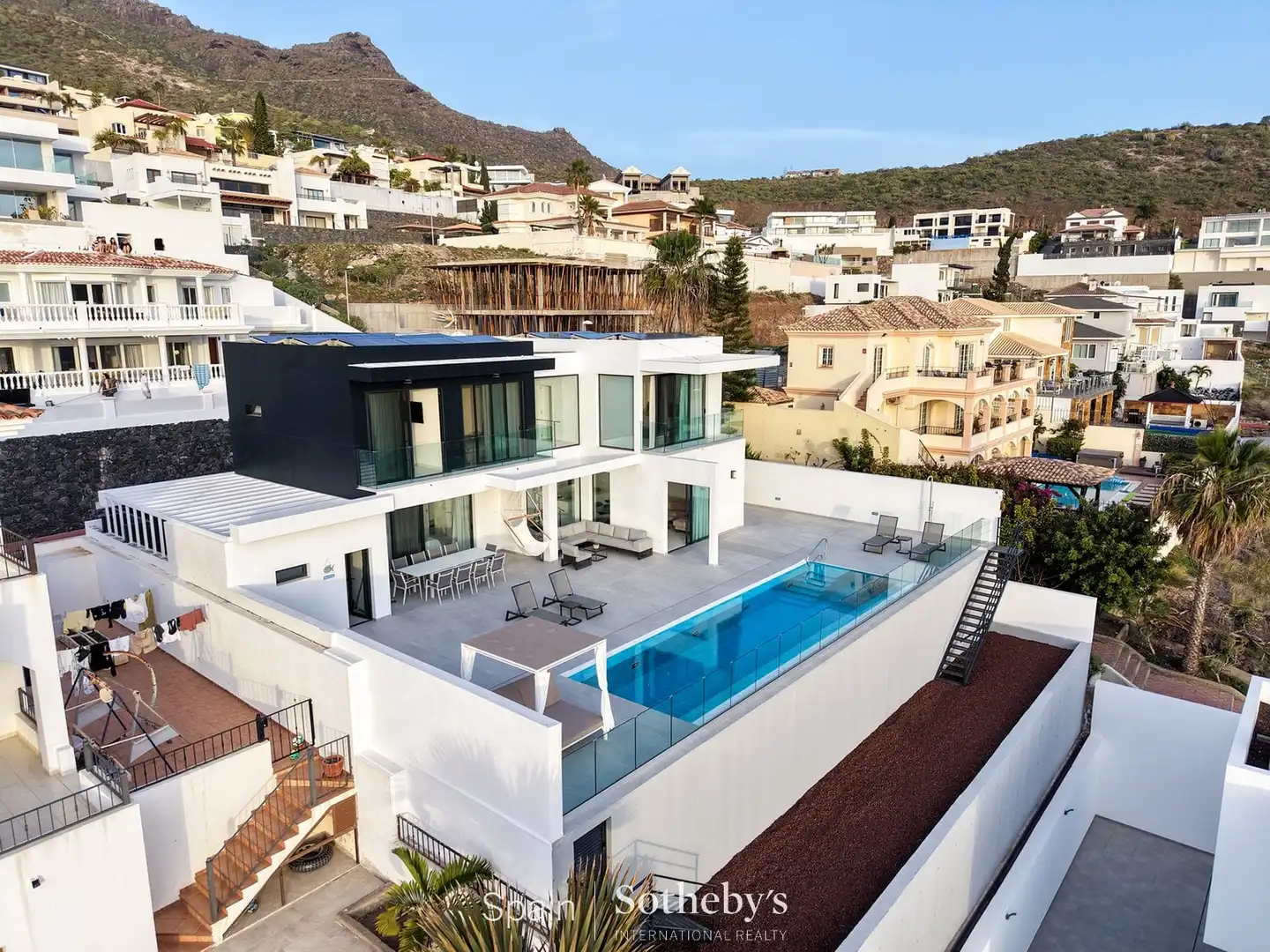 Casa amb piscina en venda a Calle Navarra