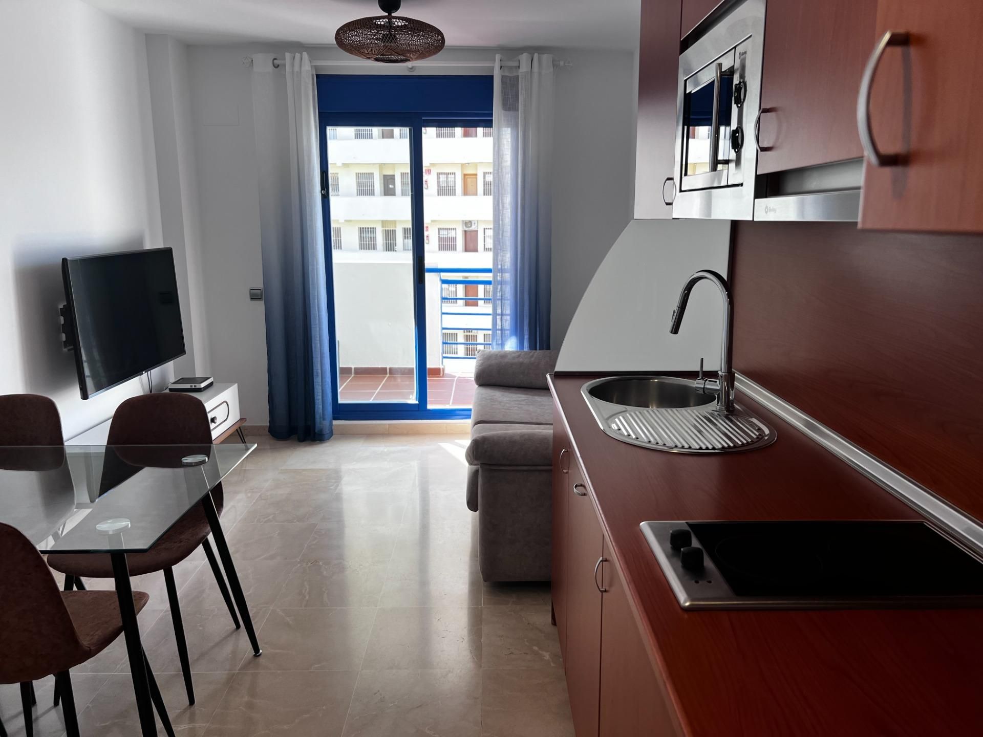 Dormitori de Apartament en venda en Benalmádena amb Jardí privat, Terrassa i Piscina