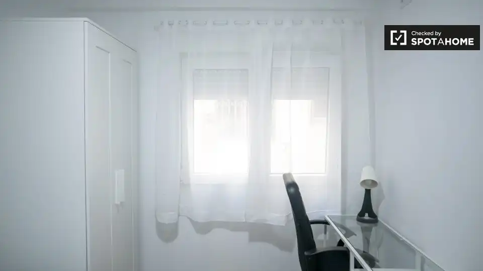 Bedroom of Flat for rent in Valencia  with Air Conditioner, Heating and Furnished