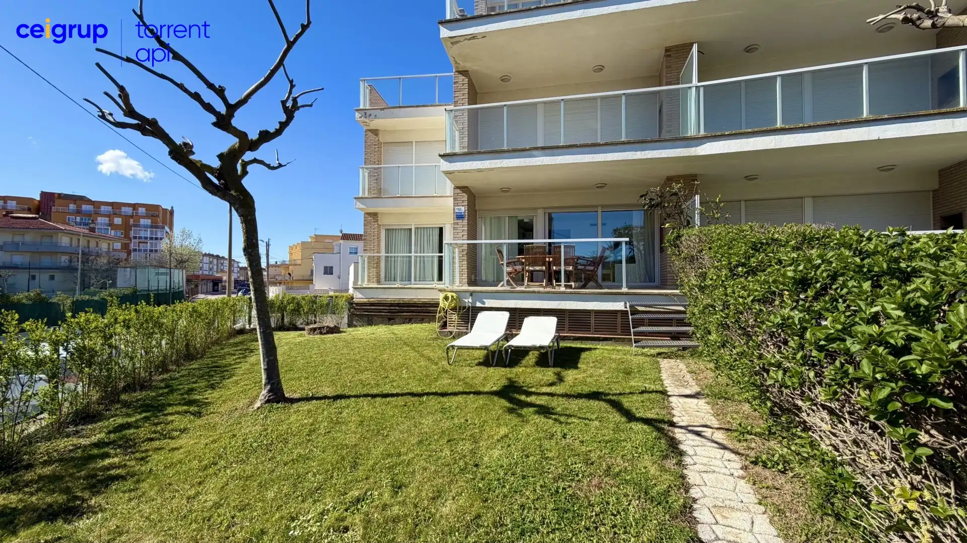 Außenansicht von Wohnung zum Verkauf in L'Estartit mit Terrasse, Abstellraum und Schwimmbad