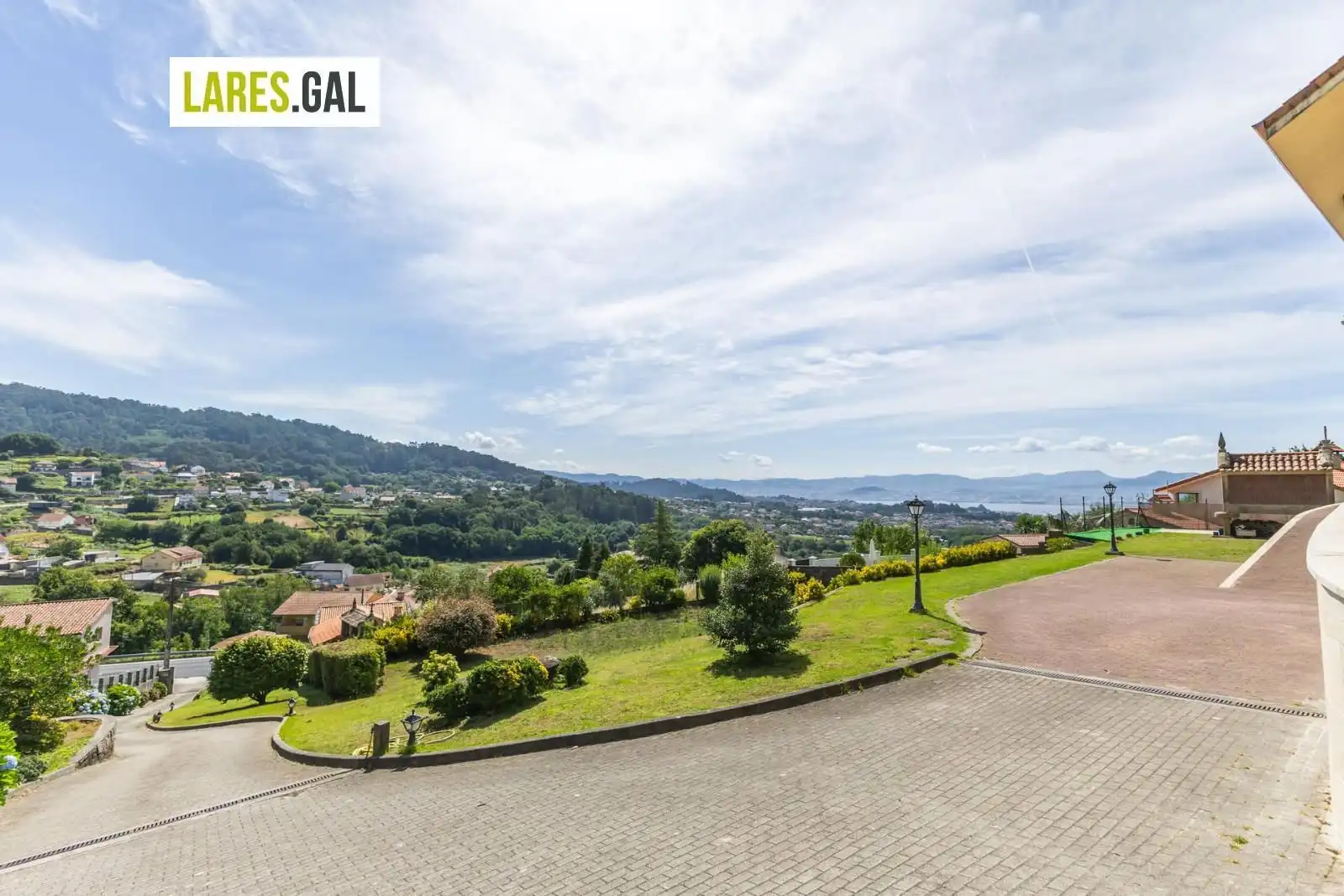 Außenansicht von Haus oder Chalet zum Verkauf in Cangas  mit Heizung, Terrasse und Möbliert