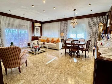 Casa con balcón en venta en La Plana - Bellsoleig
