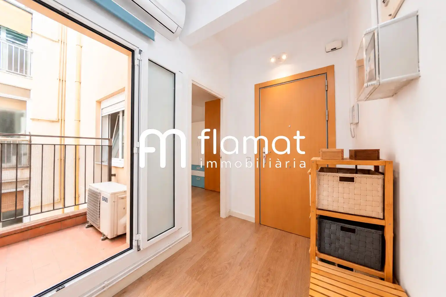 Flat with terrace for sale in Carrer de València, imagen 3