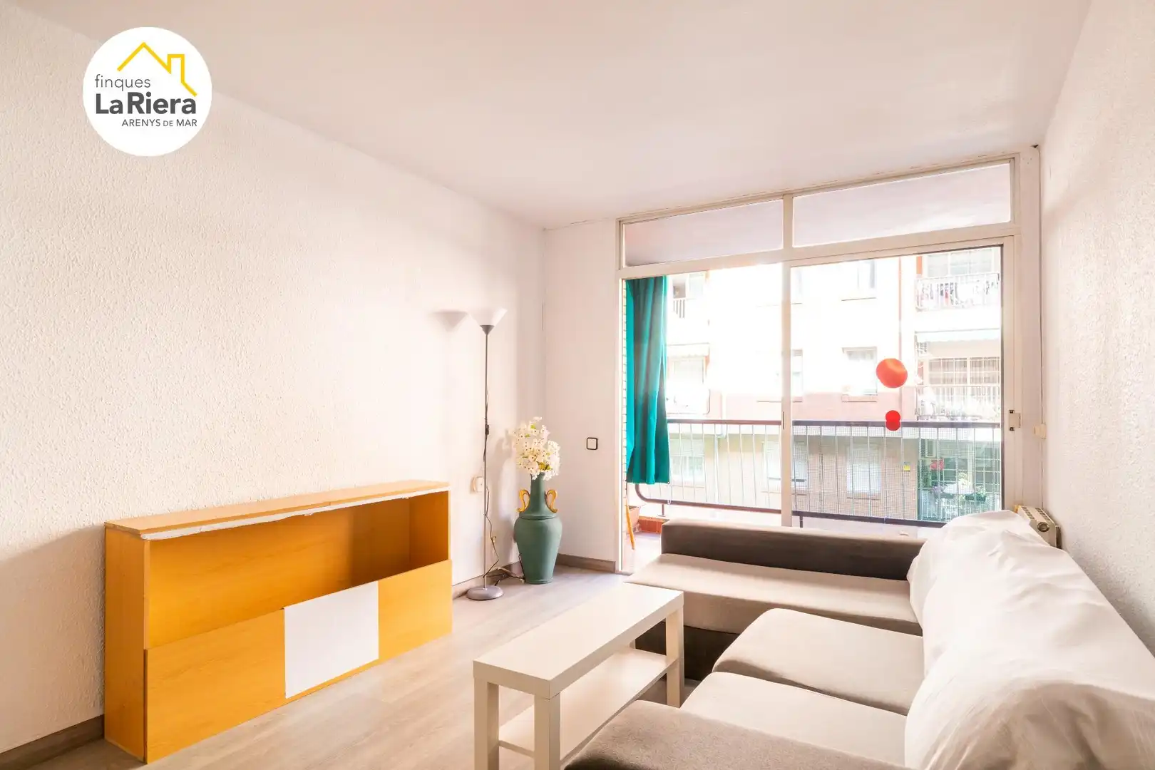 Sala de estar de Piso en venta en Arenys de Mar con Calefacción, Parquet y Balcón