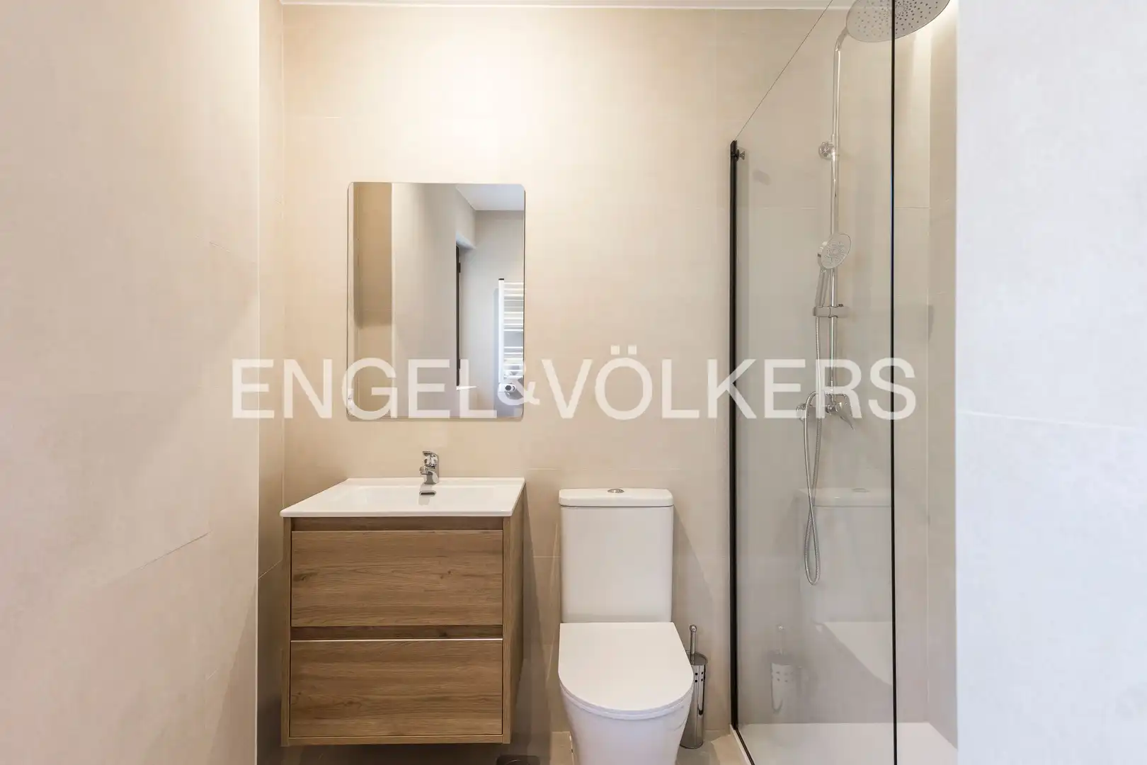 Baño de Apartamento de alquiler en Madrid con Aire acondicionado, Calefacción y Parquet