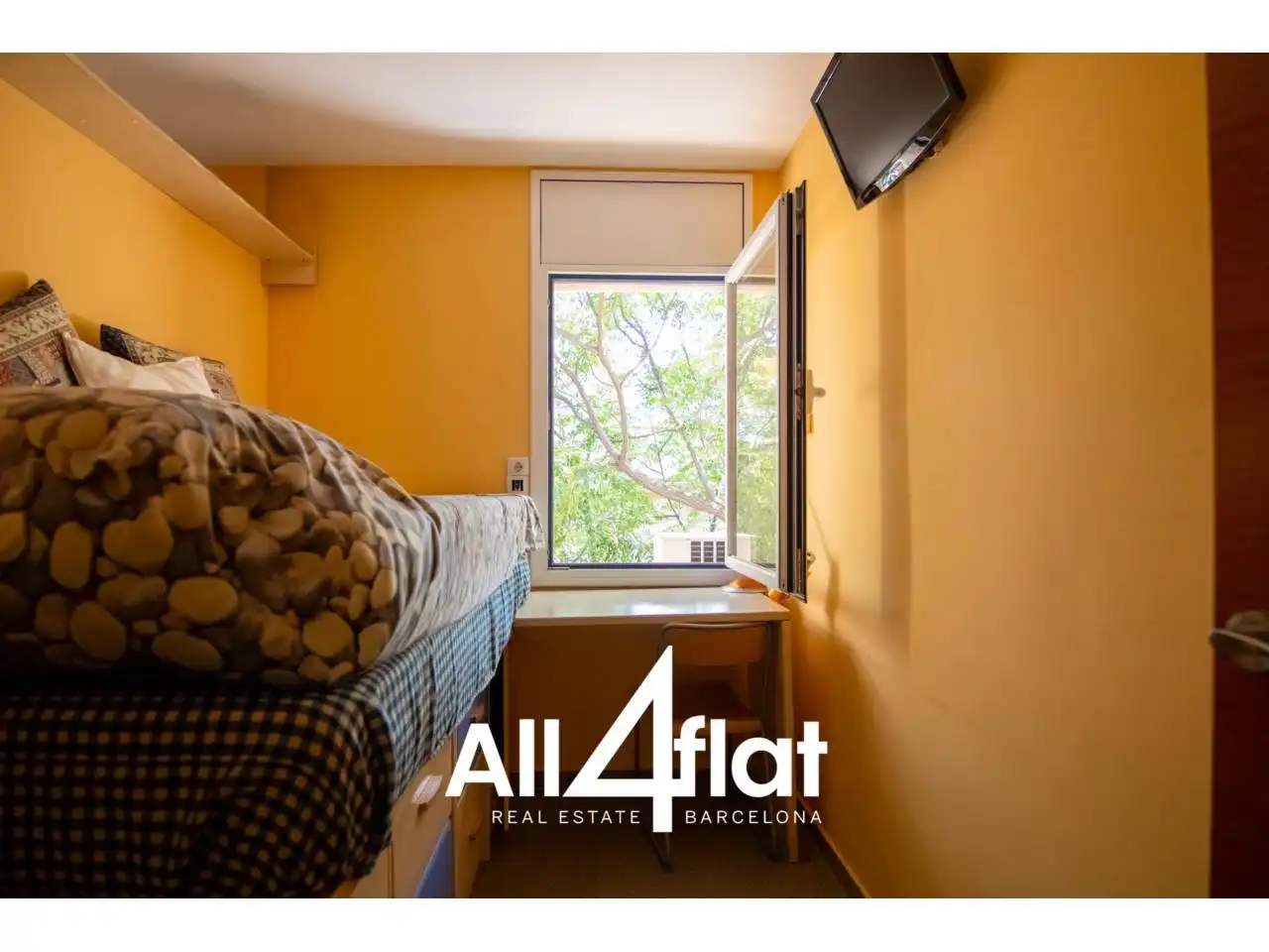 Bedroom of Duplexes for rent in Barcelona  with Air Conditioner, Heating and Terrace