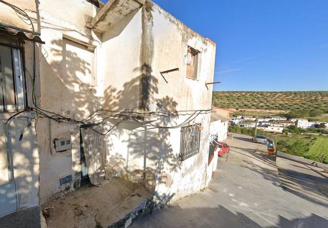 Casa adosada en Venta en Iznalloz