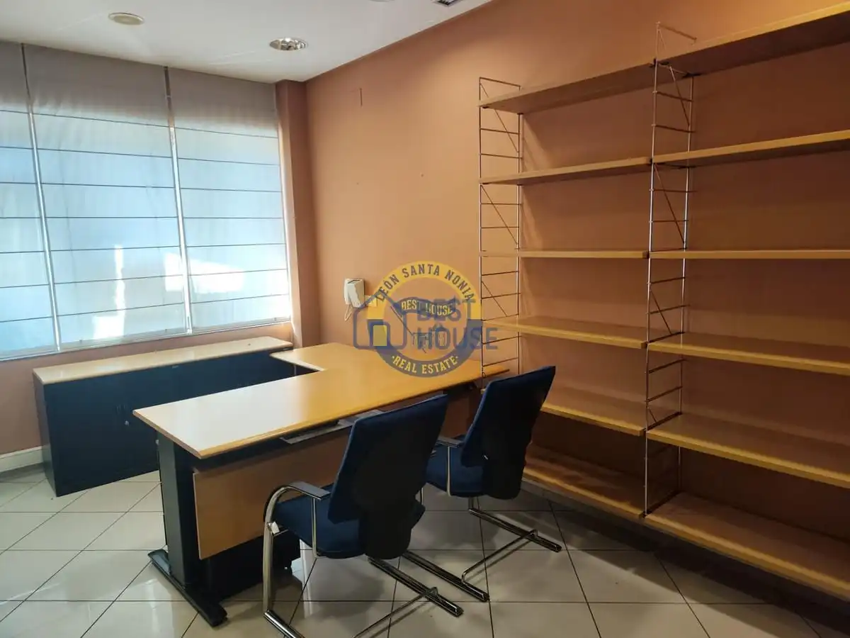 Office for rent in San Claudio - La Chantría