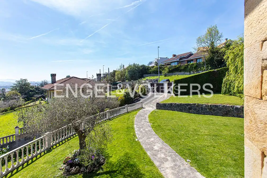 Vista exterior de Casa o chalet en venta en Gijón  con Calefacción, Jardín privado y Terraza
