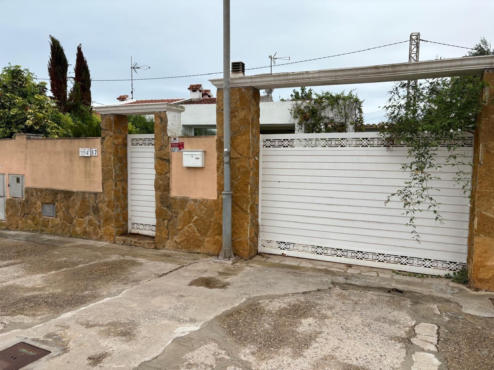 Exterior view of Single-family semi-detached for sale in Vinaròs  with Air Conditioner, Private garden and Terrace