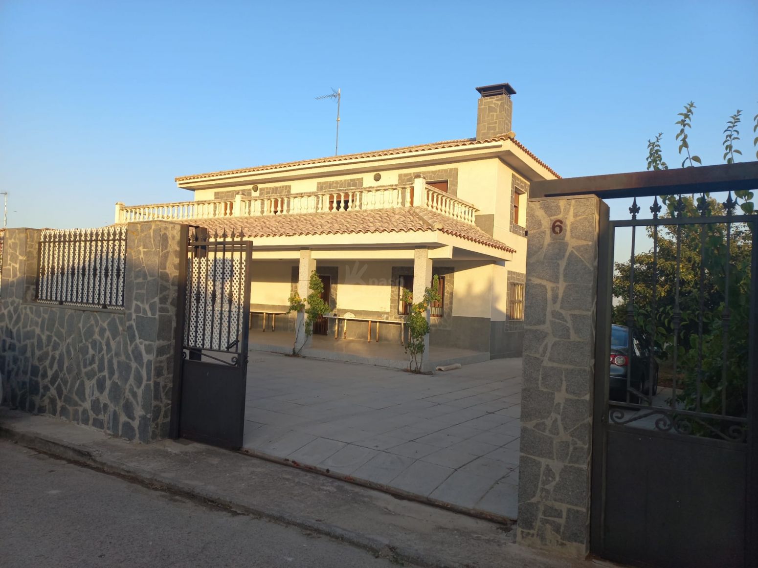 Vista exterior de Casa o xalet en venda en Yuncos amb Calefacció, Terrassa i Traster