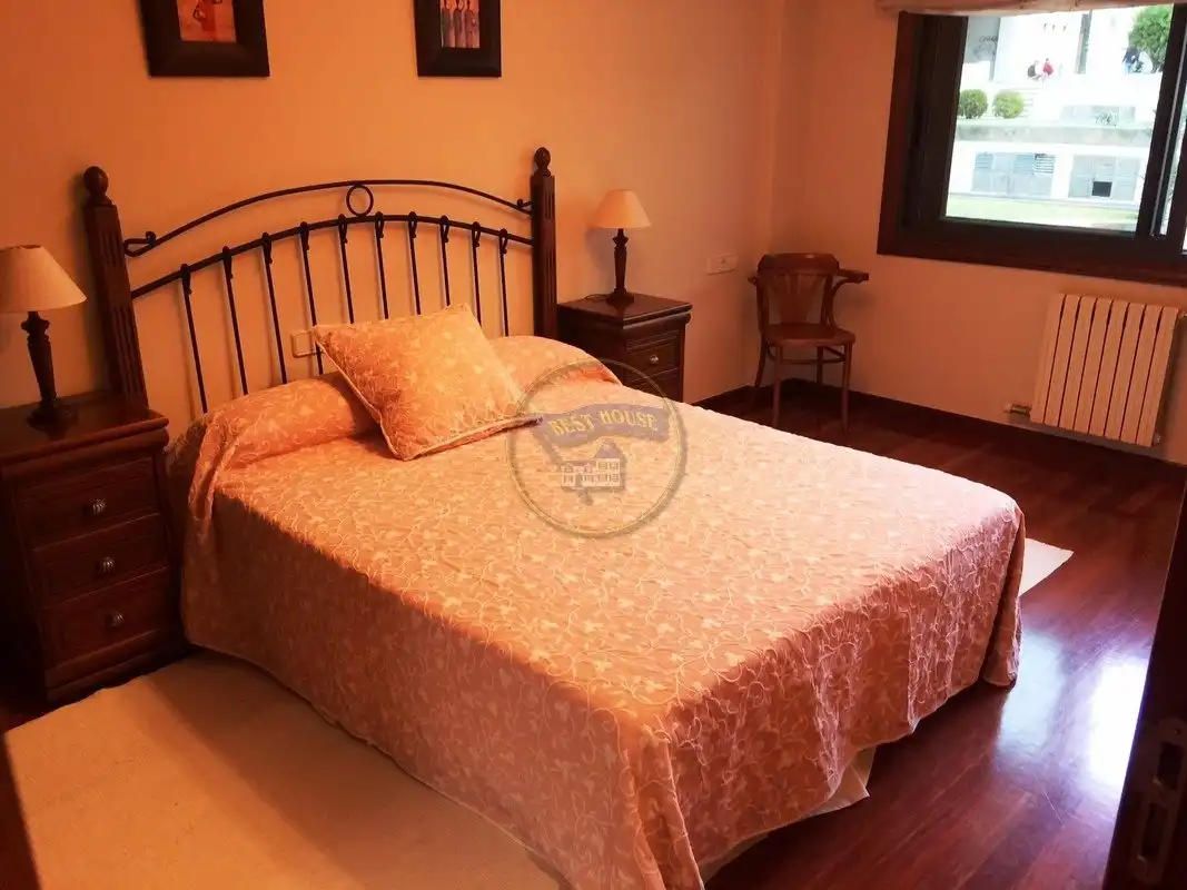 Habitación de Piso en venta en Vigo  con Calefacción, Jardín privado y Parquet