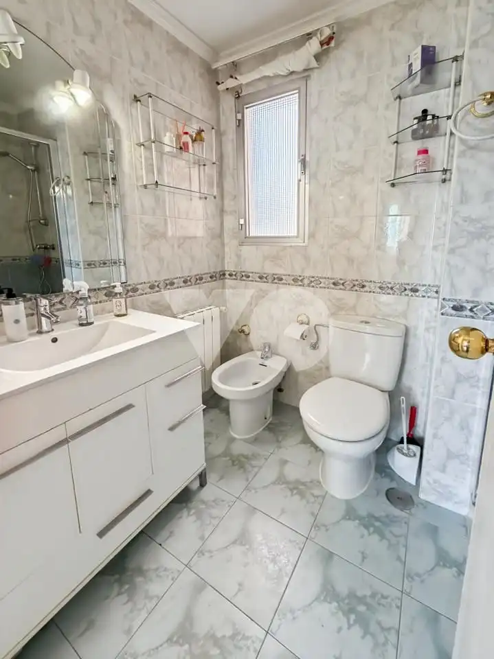 Baño de Piso en venta en Madrid con Calefacción y Terraza
