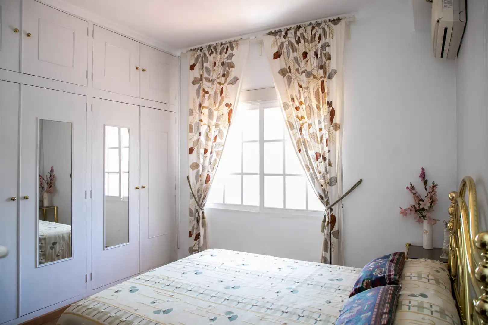 Habitación de Casa o chalet en venta en Castilleja de la Cuesta con Aire acondicionado, Calefacción y Jardín privado