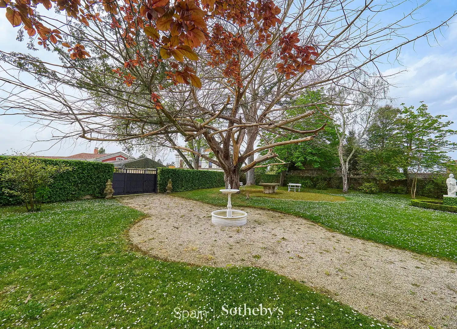 Jardí de Casa o xalet en venda en Gijón  amb Calefacció, Jardí privat i Terrassa