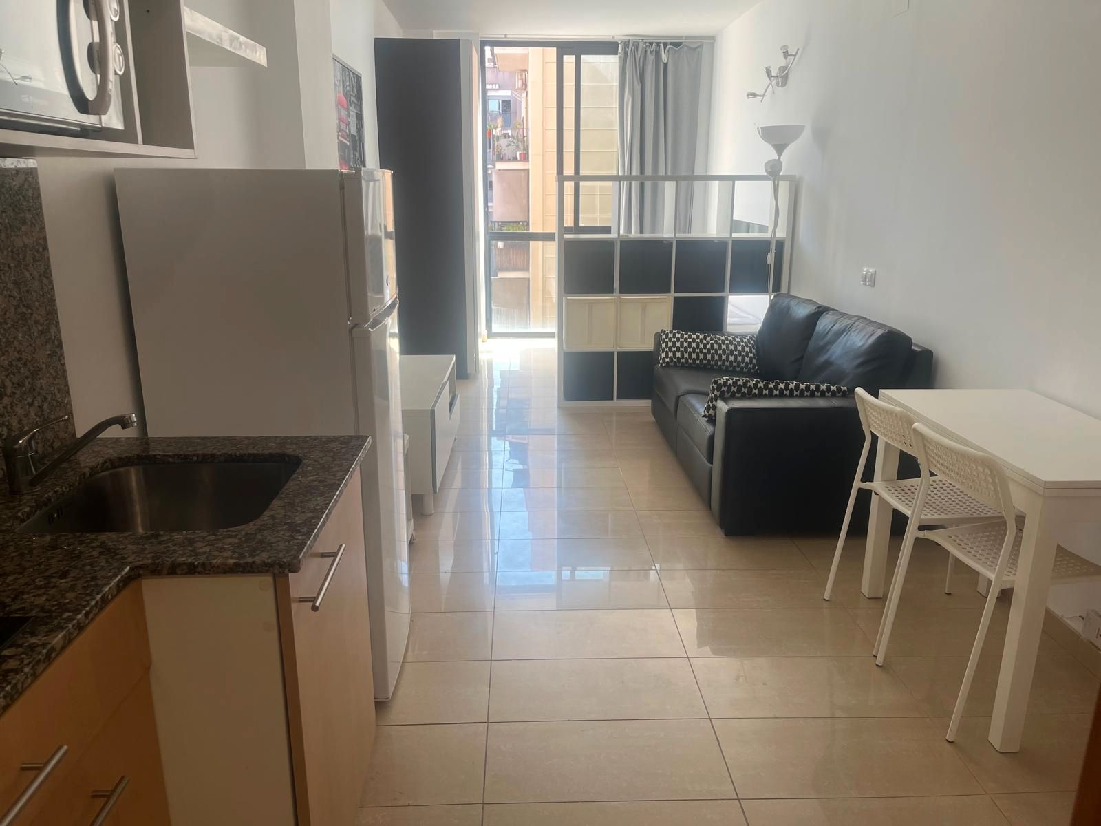 Living room of Study to rent in  Barcelona Capital  with Heating, Furnished and Microwave