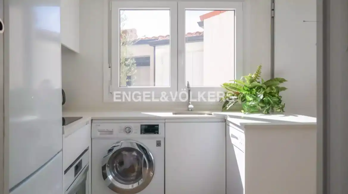 Außenansicht von Wohnung zur Miete in Madrid mit Klimaanlage, Heizung und Möbliert