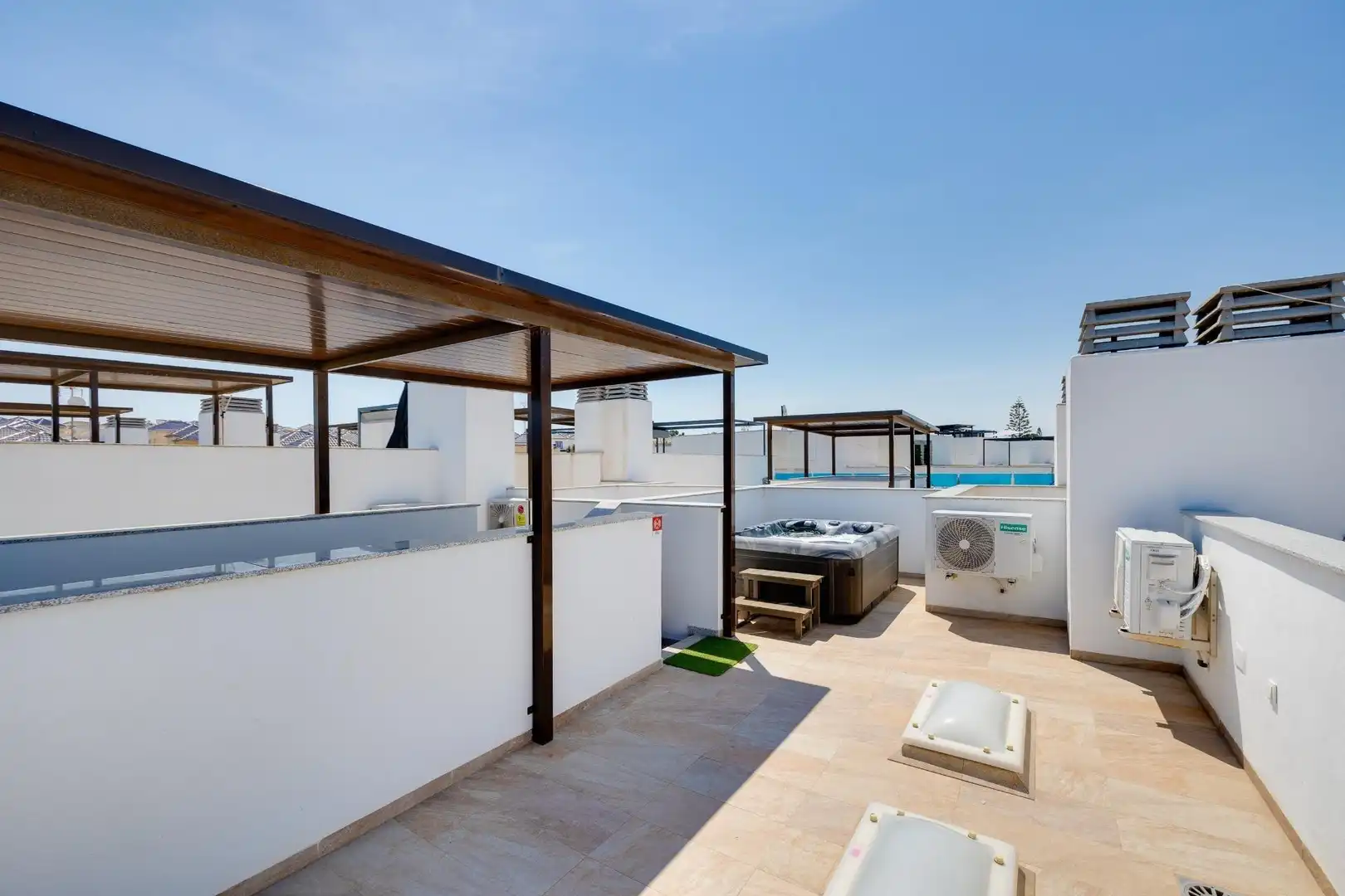 Terrasse von Einfamilien-Reihenhaus zum Verkauf in Torrevieja mit Klimaanlage, Heizung und Terrasse