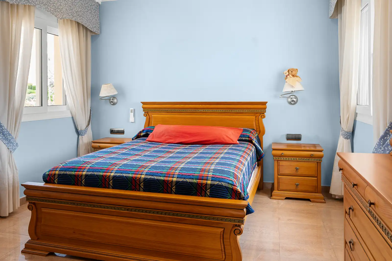 Dormitori de Casa o xalet en venda en Benalmádena amb Aire condicionat, Jardí privat i Piscina