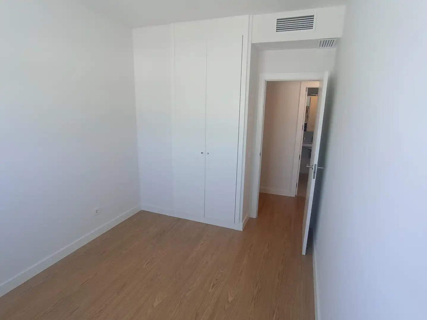 Schlafzimmer von Wohnung zur Miete in Sevilla mit Klimaanlage, Terrasse und Abstellraum