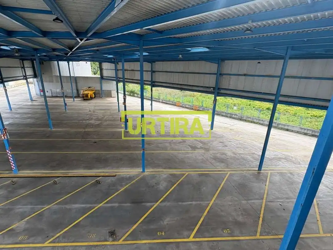 Parkplatz von Fabrikhallen zum Verkauf in Hernani