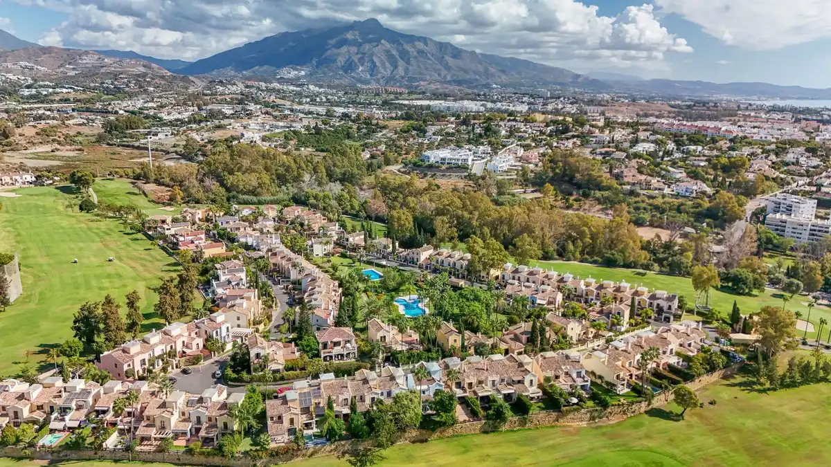 Außenansicht von Haus oder Chalet zum Verkauf in Marbella mit Terrasse und Gemeinschaftspool