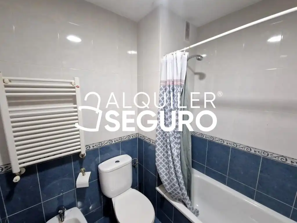 Bathroom of Flat for rent in Fuenlabrada  with Air Conditioner, Heating and Terrace