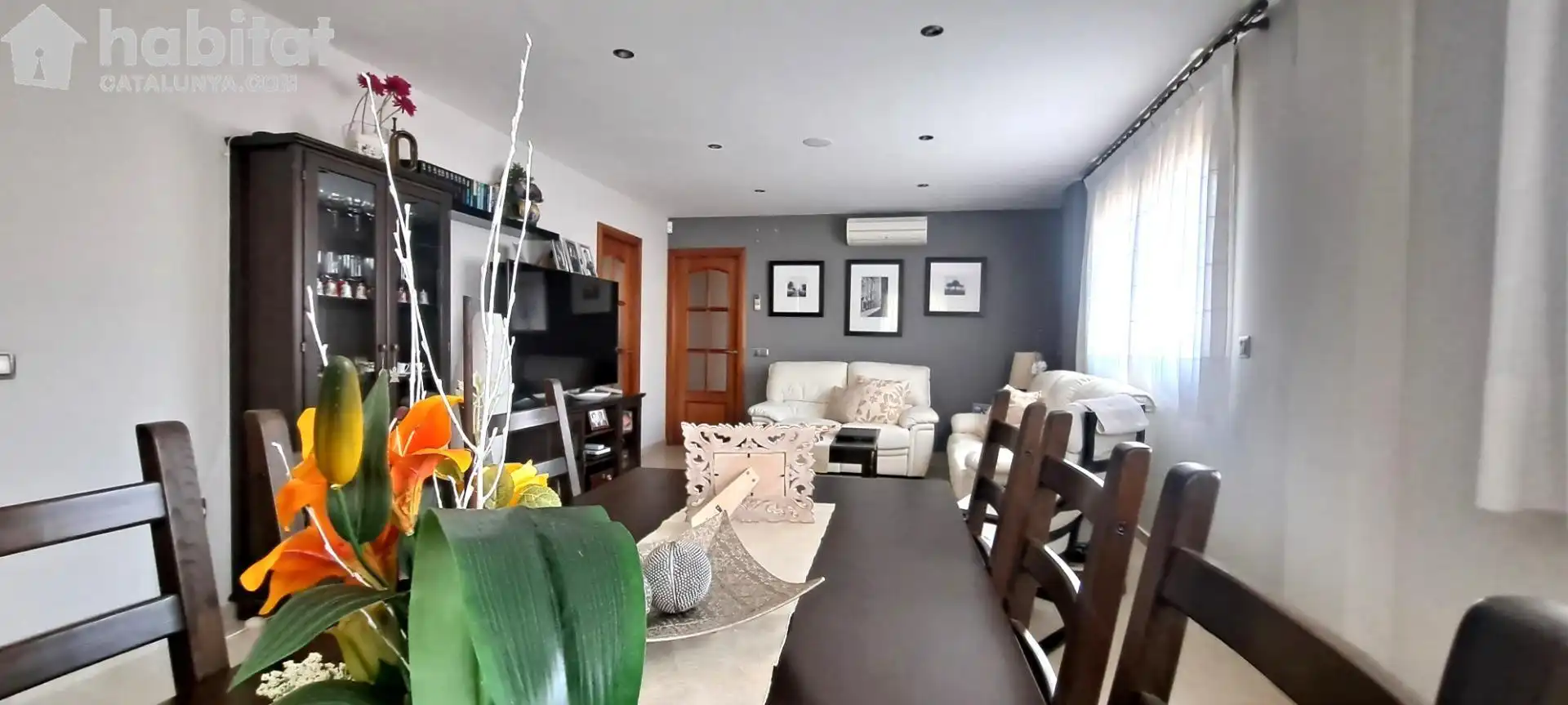 Sala d'estar de Casa o xalet en venda en Sant Esteve Sesrovires amb Aire condicionat, Jardí privat i Terrassa