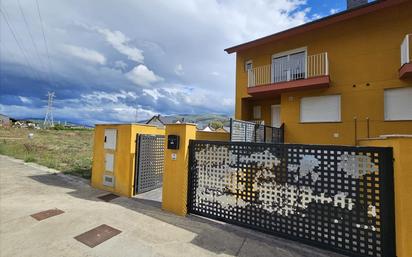 Single-family semi-detached for sale in DE VEGAMOLINOS - URB. DOÑA MENCIA, O Barco de Valdeorras