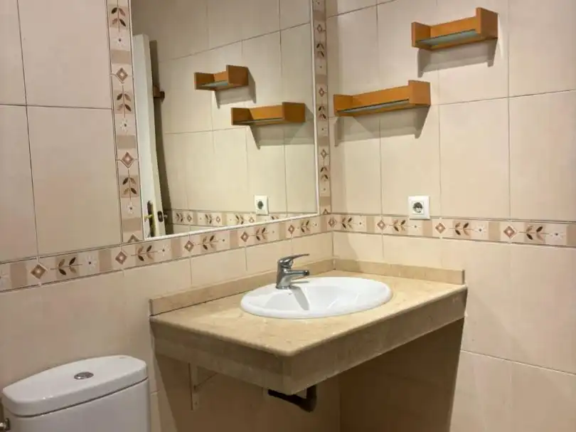 Baño de Casa o chalet en venta en Los Barrios con Jardín privado, Terraza y Trastero