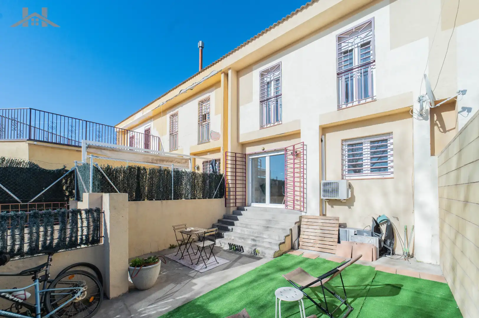 Exterior view of Houses for sale in Móstoles  with Air Conditioner, Heating and Terrace