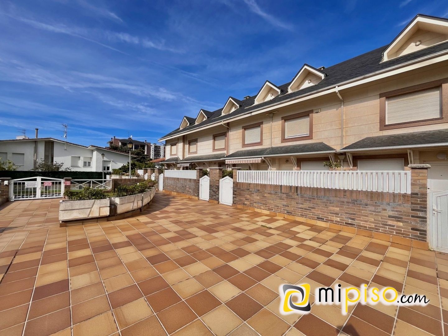 Exterior view of Flat for sale in Laredo  with Heating, Terrace and Swimming Pool
