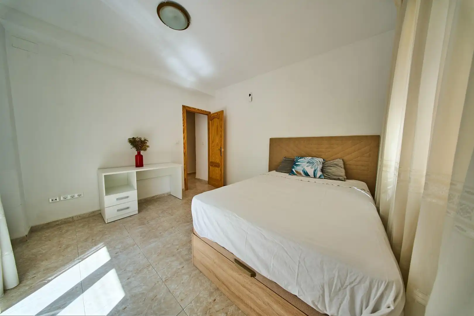 Bedroom of Flat for sale in Granada  with Air Conditioner and Balcony