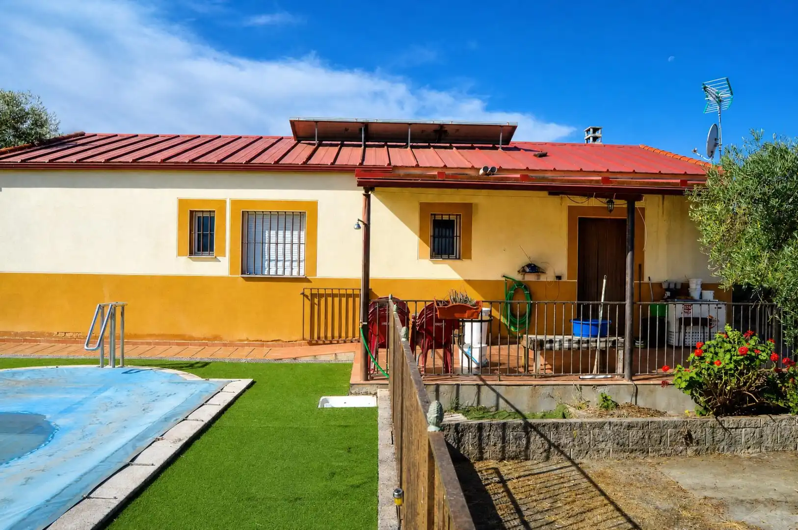 Exterior view of Country homes for sale in Alcuéscar  with Storage room and Swimming Pool