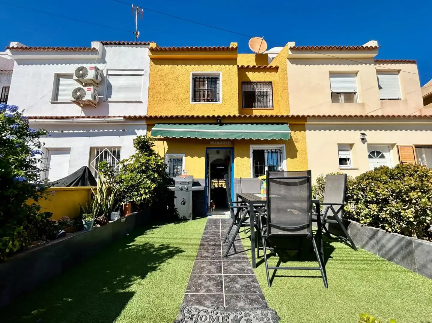 Casa a schiera con terrazza in vendita a Zona Carrefour - Urbanizaciones