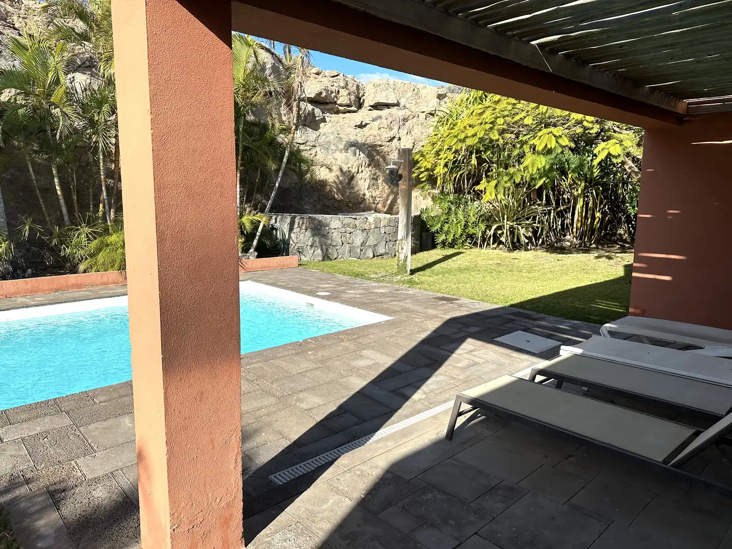 Swimming pool of Houses for sale in San Bartolomé de Tirajana  with Air Conditioner, Private garden and Parquet flooring