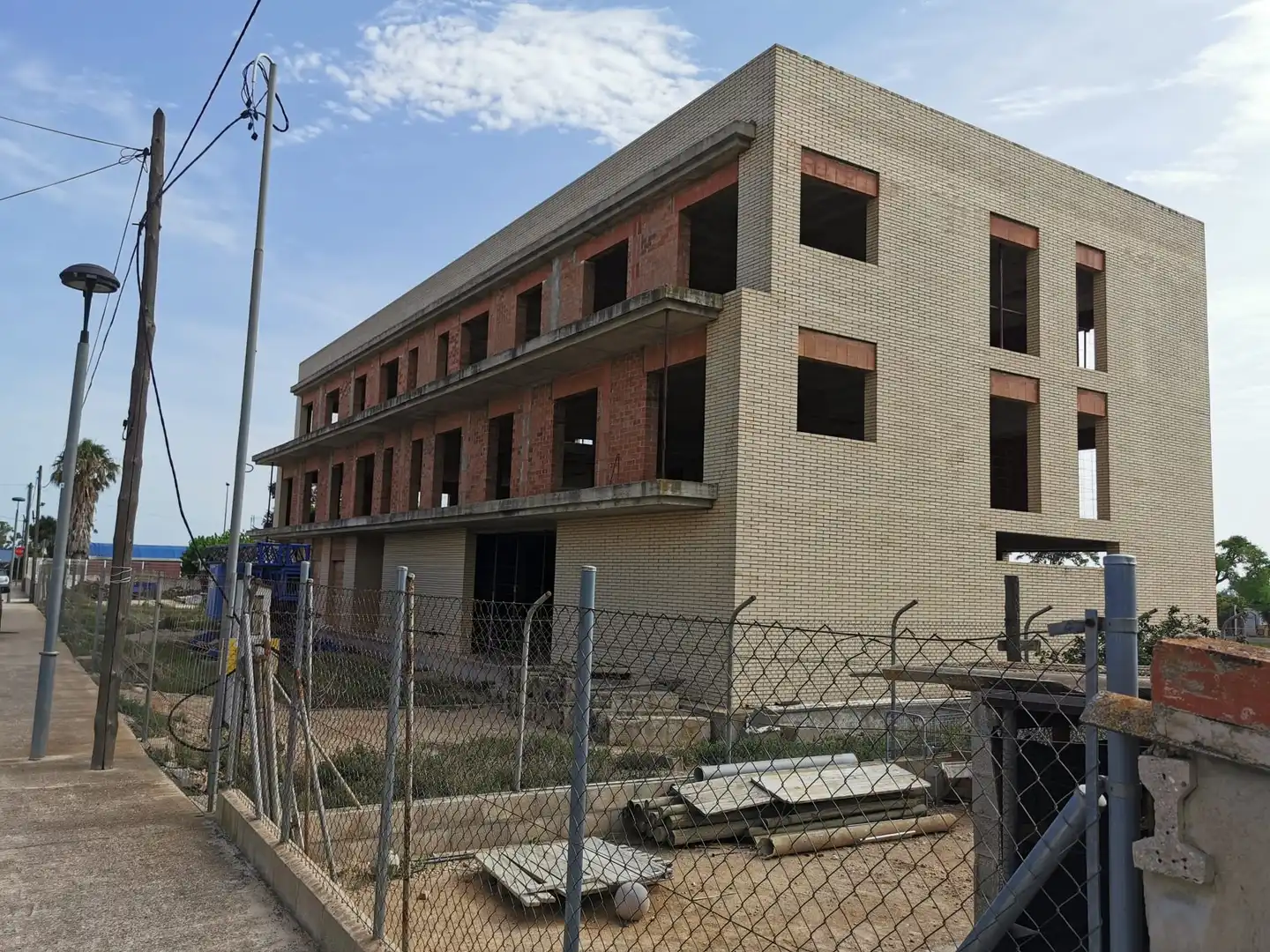 Exterior view of Buildings for sale in Deltebre