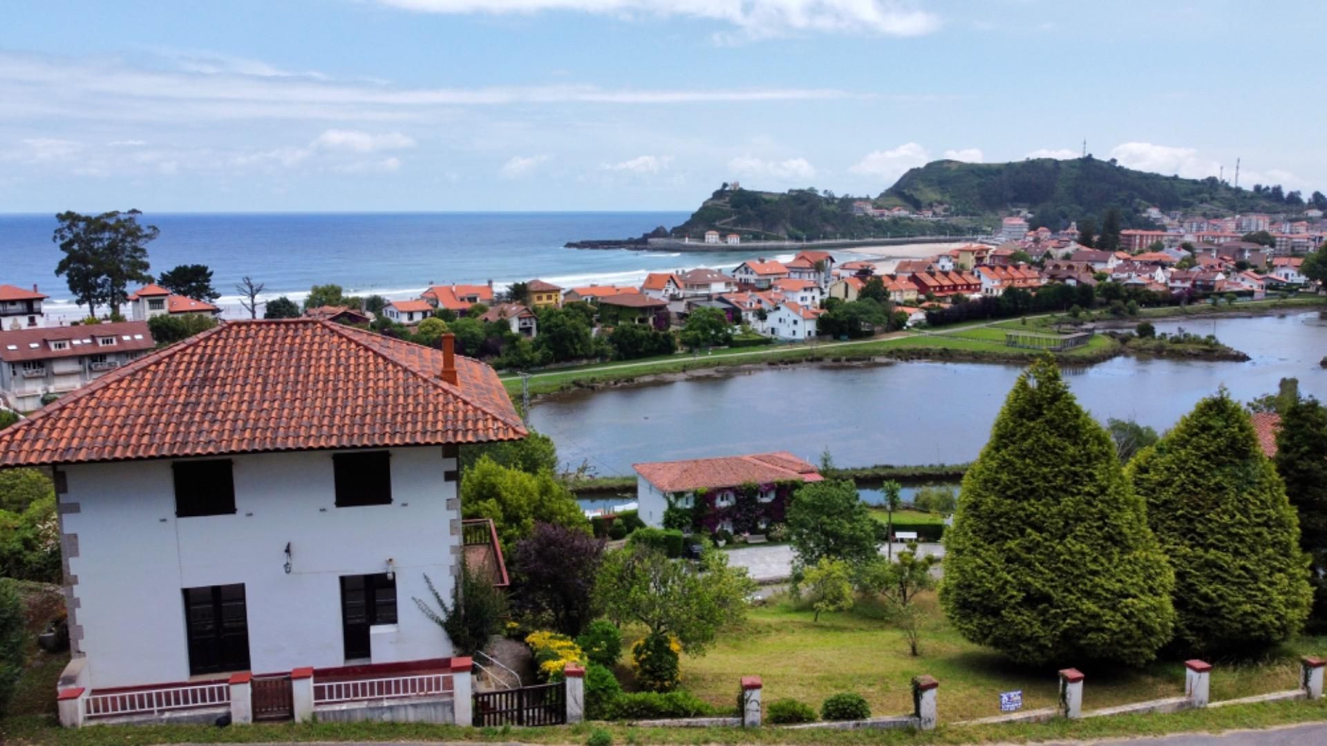 Vista exterior de Casa o xalet en venda en Ribadesella amb Jardí privat