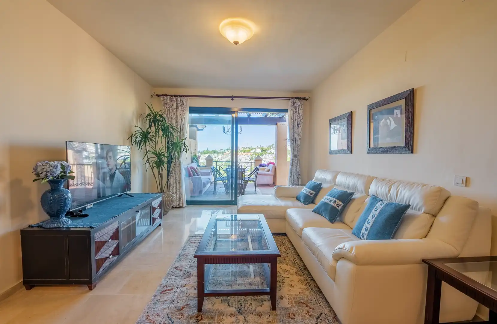 Sala de estar de Apartamento de alquiler en Estepona con Aire acondicionado, Calefacción y Terraza