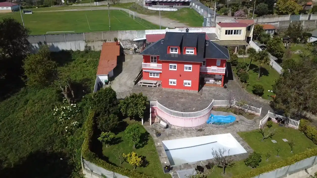 Vista exterior de Casa o xalet en venda en Culleredo amb Calefacció, Terrassa i Traster