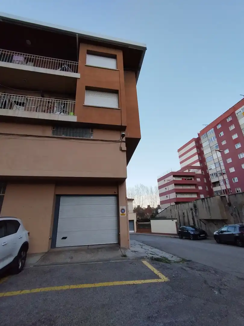 Vista exterior de Garatge en venda en Figueres