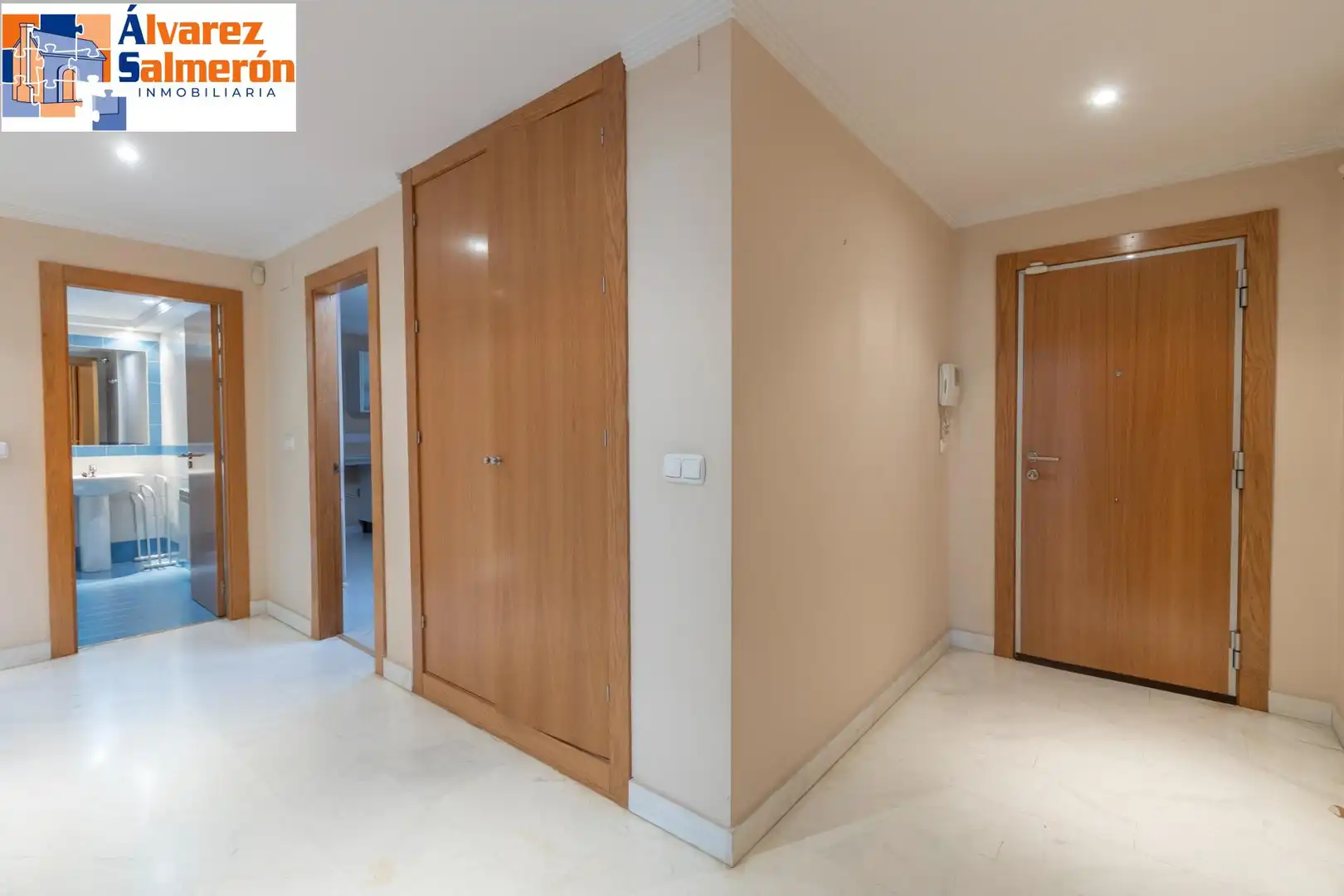 Flat for sale in Granada  with Air Conditioner and Heating