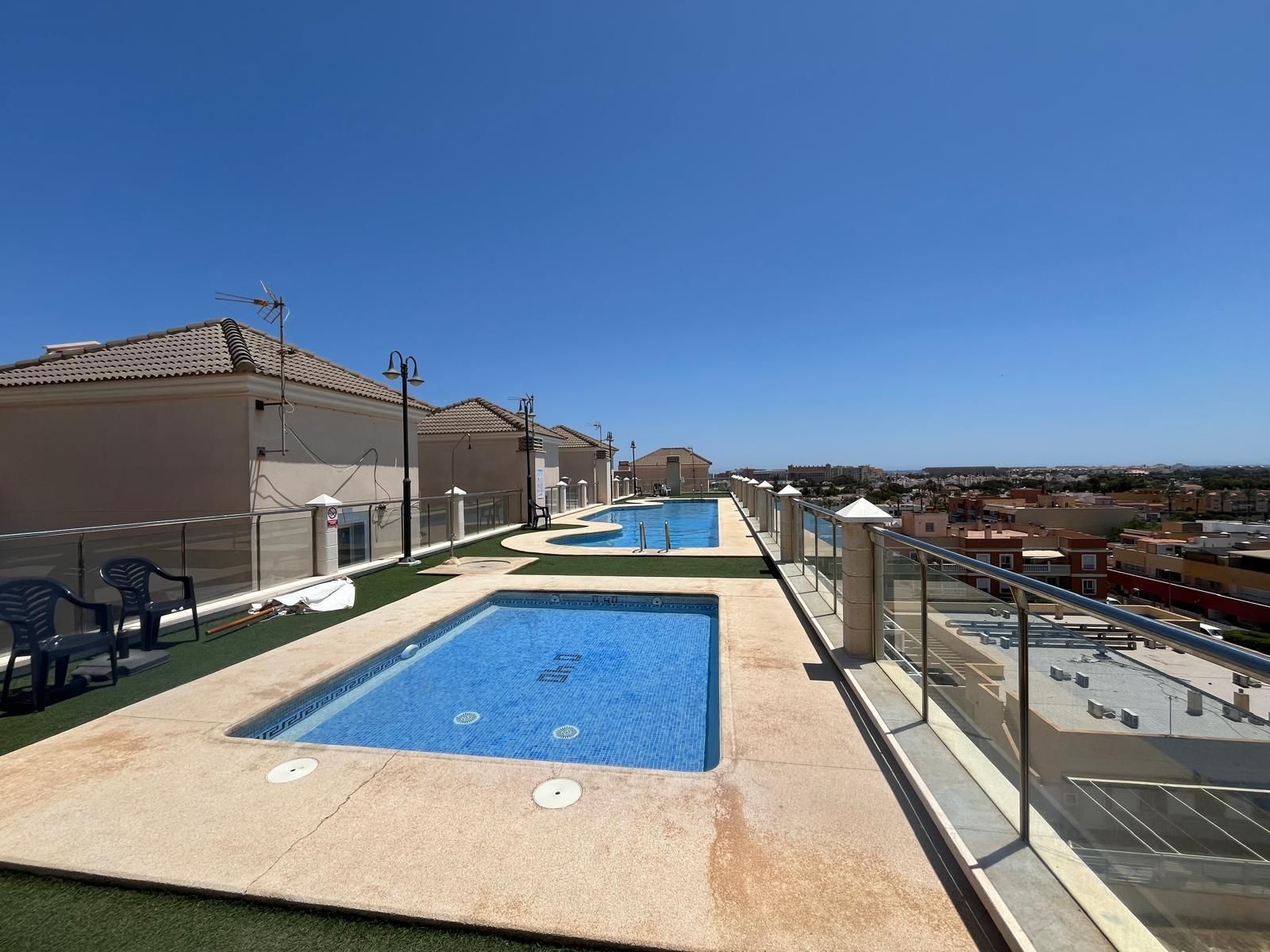 Swimming pool of Flat for sale in Roquetas de Mar
