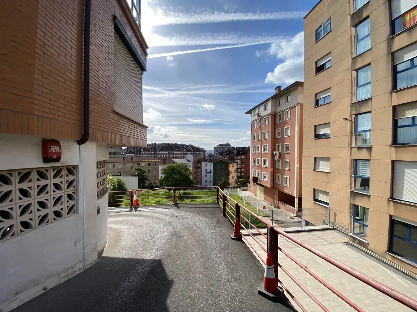 Vista exterior de Pis en venda en Avilés amb Traster i Balcó