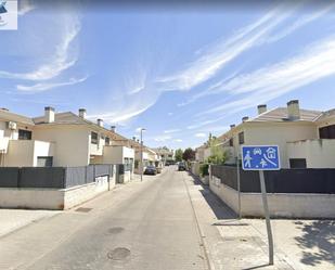 Vista exterior de Casa adosada en venda en Aranjuez amb Terrassa i Balcó