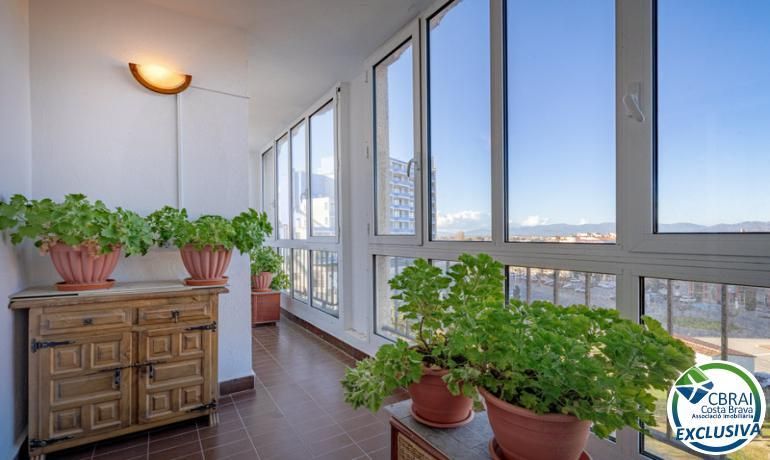 Dormitori de Pis en venda en Empuriabrava amb Terrassa, Forn i Microones